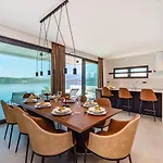 فيلة Luxury Novita With Pool