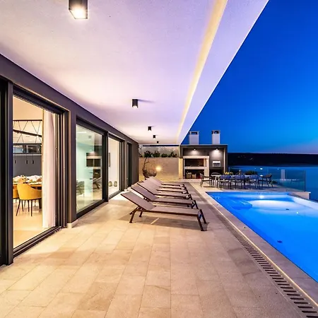 Luxury Novita With Pool * ノビグラード・ダルメーシャ
