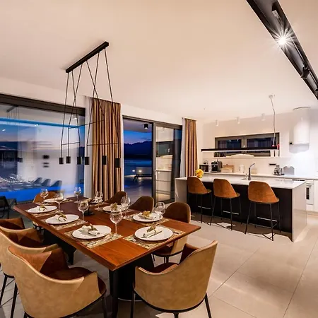 Villa Luxury Novita With Pool