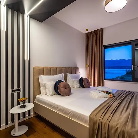 Luxury Novita With Pool *