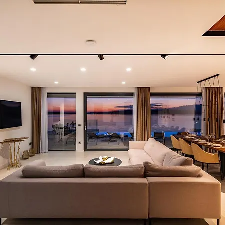 Luxury Novita With Pool Villa *