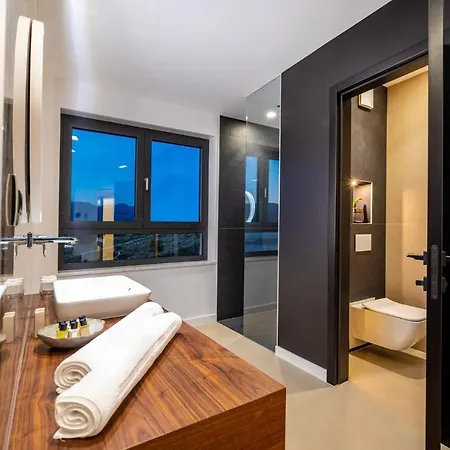 Luxury Novita With Pool