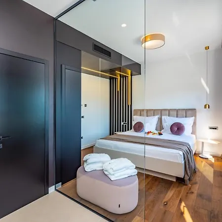 Villa Luxury Novita With Pool