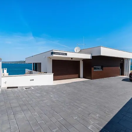 Luxury Novita With Pool ヴィラ