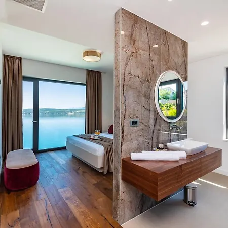 ヴィラ Luxury Novita With Pool ノビグラード・ダルメーシャ