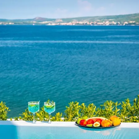 Luxury Novita With Pool