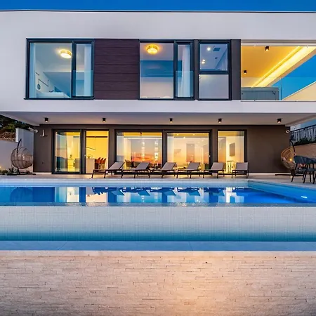 Luxury Novita With Pool ノビグラード・ダルメーシャ