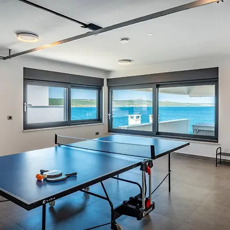Luxury Novita With Pool