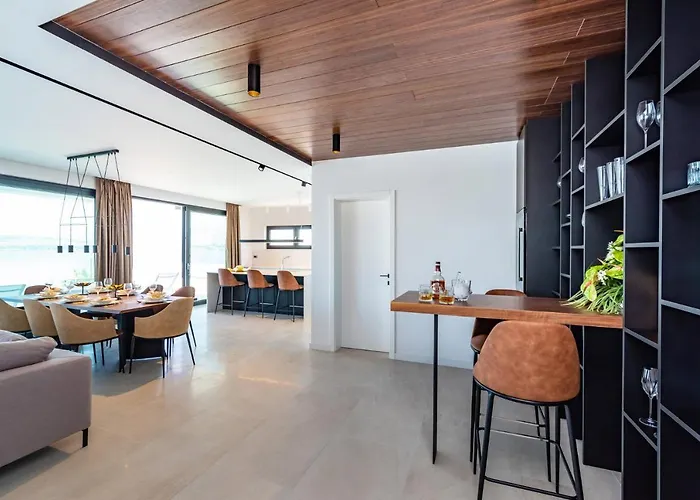 Luxury Novita With Pool Villa