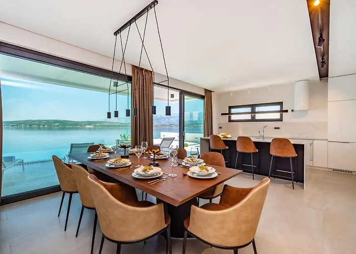 Villa Luxury Novita With Pool