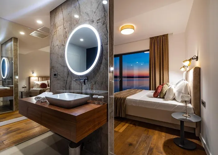 Luxury Novita With Pool Villa