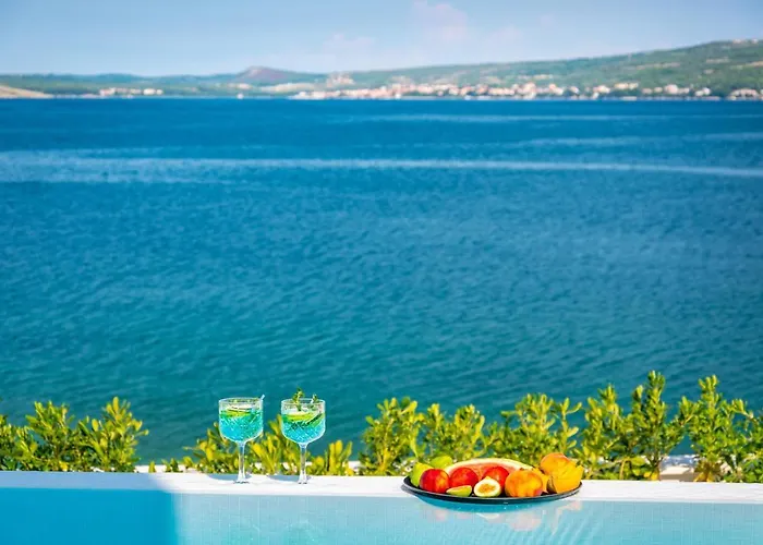 Luxury Novita With Pool