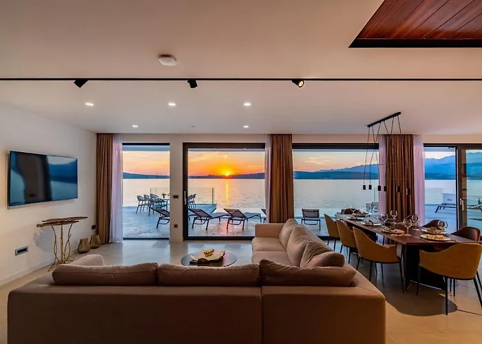 Luxury Novita With Pool Villa *