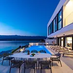 Luxury Novita With Pool *