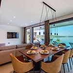 Luxury Novita With Pool