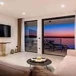 Luxury Novita With Pool
