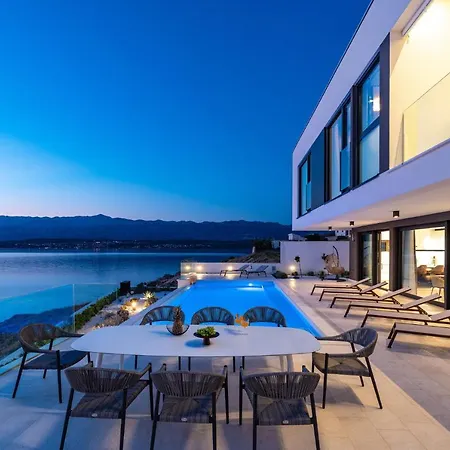 Luxury Novita With Pool *