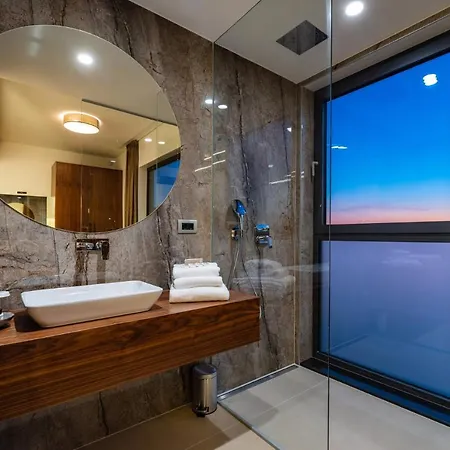 Villa Luxury Novita With Pool *