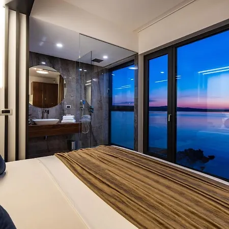 Luxury Novita With Pool