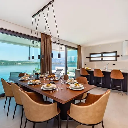 Villa Luxury Novita With Pool