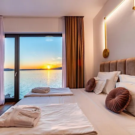 Luxury Novita With Pool Villa