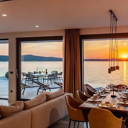 Luxury Novita With Pool *