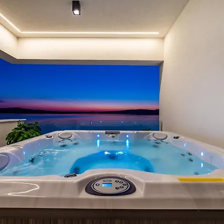 Luxury Novita With Pool