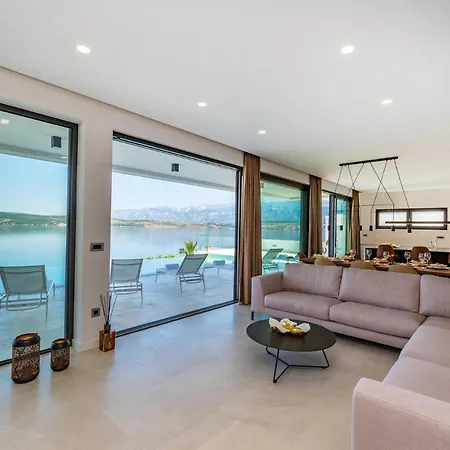 Villa Luxury Novita With Pool