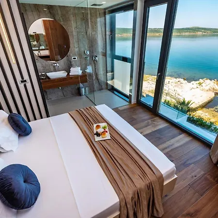 Luxury Novita With Pool Villa