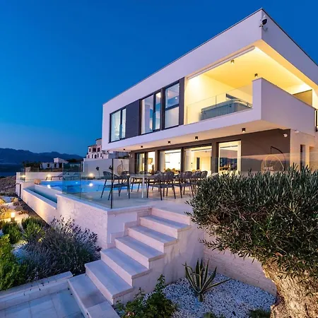 Luxury Novita With Pool *