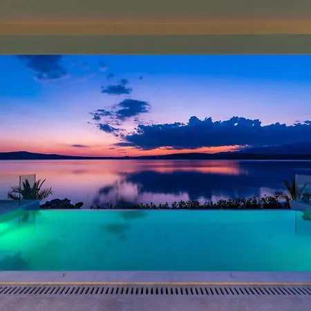 Villa Luxury Novita With Pool *