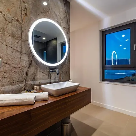 Luxury Novita With Pool