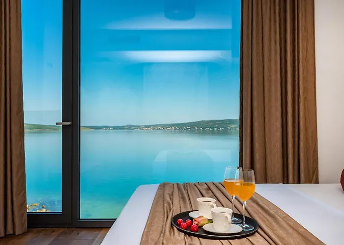Vila Luxury Novita With Pool