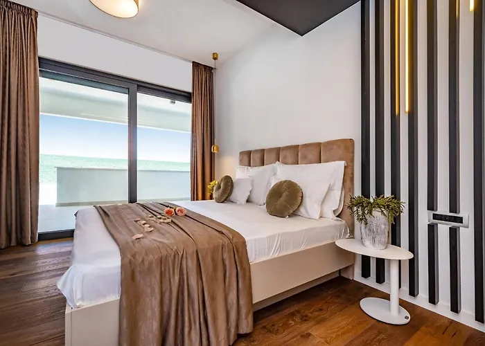 Vila Luxury Novita With Pool *