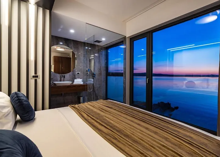 Luxury Novita With Pool