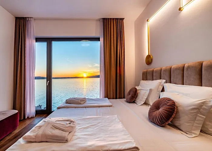 Luxury Novita With Pool Vila