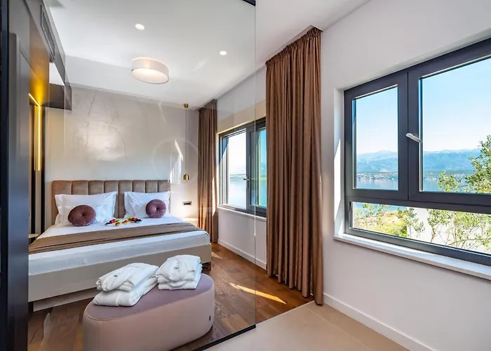 Luxury Novita With Pool Vila *