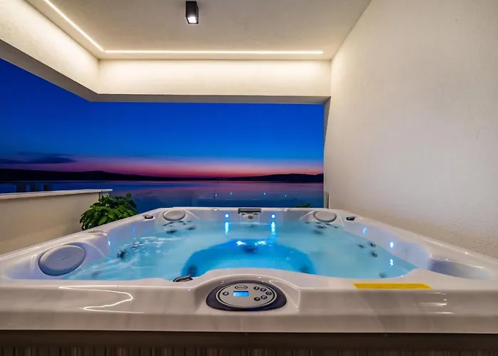Luxury Novita With Pool