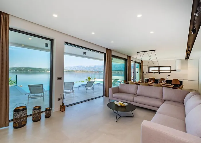 Vila Luxury Novita With Pool