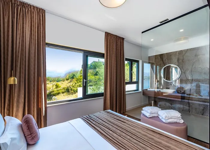 Luxury Novita With Pool Vila