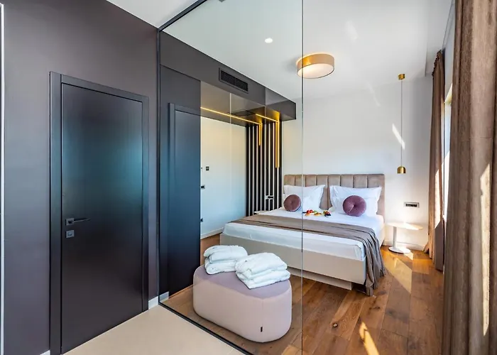Vila Luxury Novita With Pool