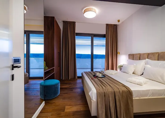 Vila Luxury Novita With Pool