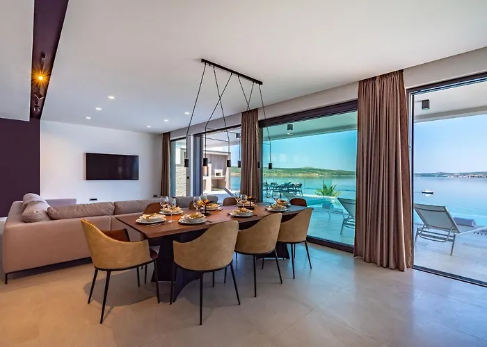 Luxury Novita With Pool