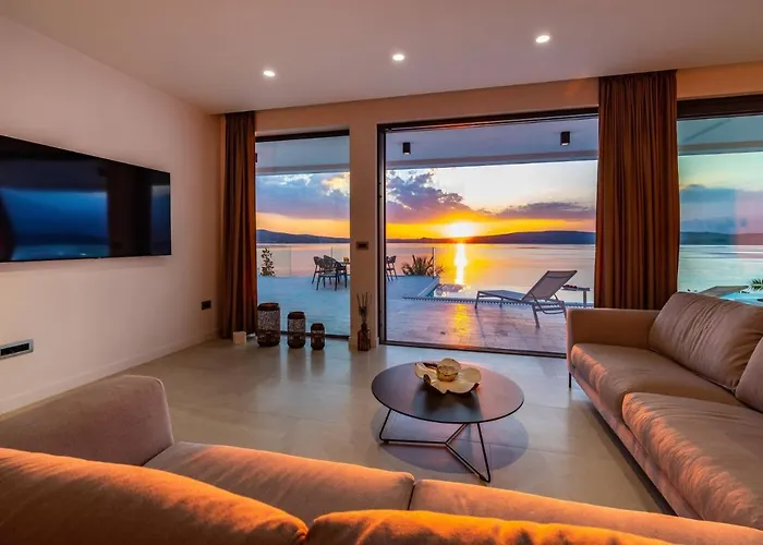 Luxury Novita With Pool Vila