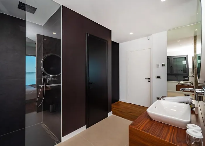 Luxury Novita With Pool Vila *